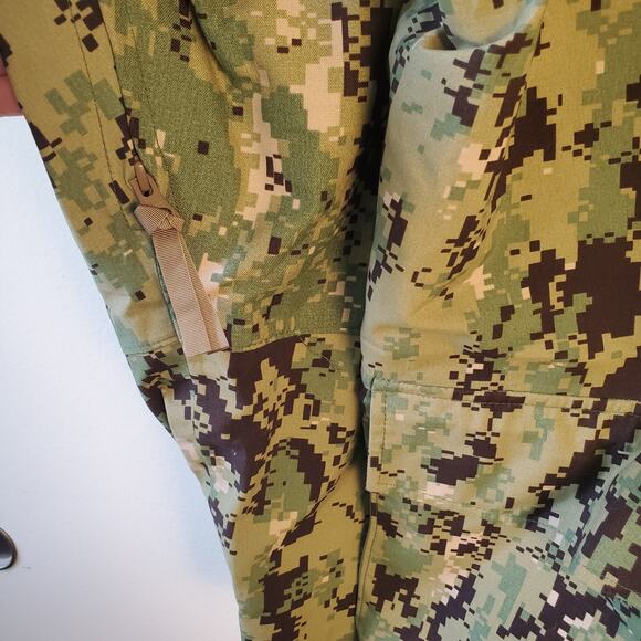 US Navy Working Uniform NWU Type III Parka Medium X-Long AOR2 12/19 - Picture 11 of 14